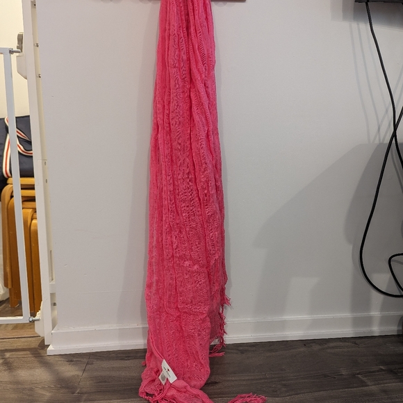 Vintage Love Quotes Linen Scarf in Barbie Pink - Picture 4 of 4